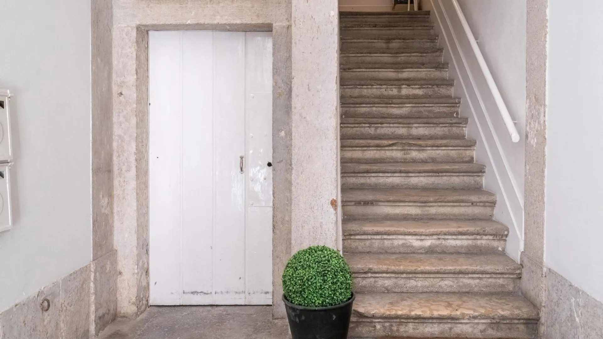 Pedrasnegras30 Lisbon Lofts & Apartments פורטוגל